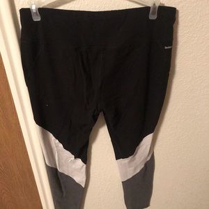Women’s black,white and gray leggings